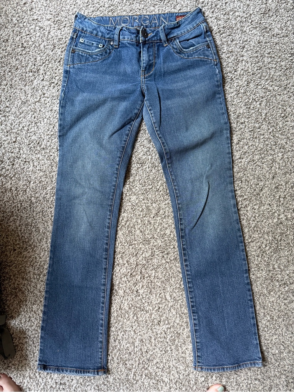 dELiA*s Junior’s Morgan Straight-Leg Jeans in Medium Blue Wash